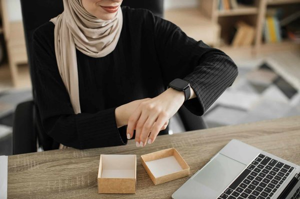 Quel type de boite à montre choisir : bois, cuir, carbone...