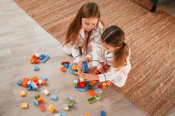 Architectes en herbe : découvrez les jeux de construction préférés des enfants